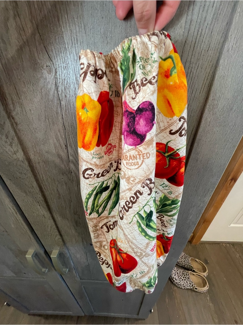 Vegetable Print bag caddy Cream with Multi-Colored Veggies